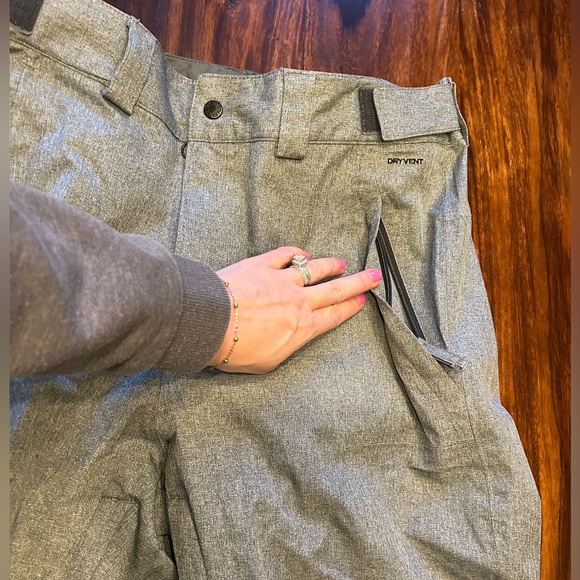 The North Face Light Gray Freedom ski/snowboard Pants - Picture 5 of 6